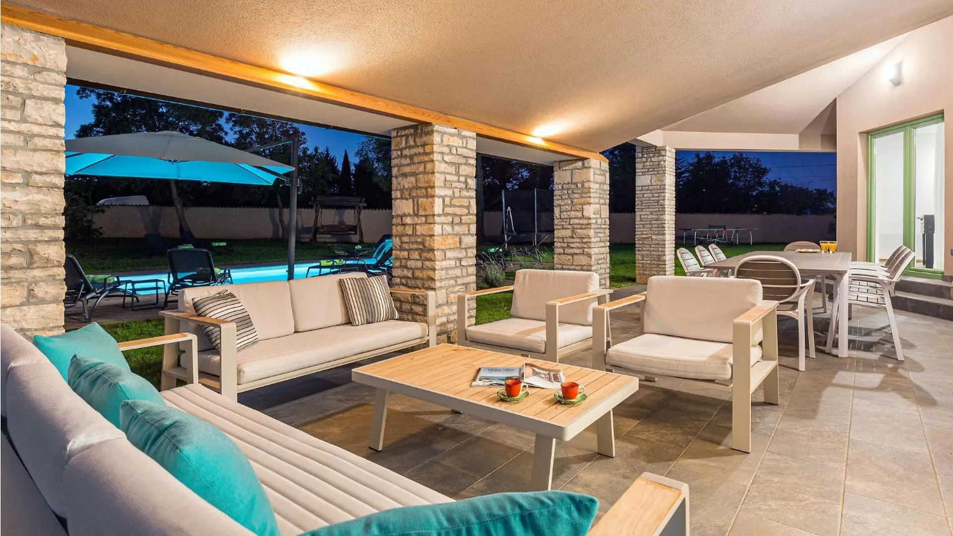 Cozy Home In Sajini With Outdoor Swimming Pool